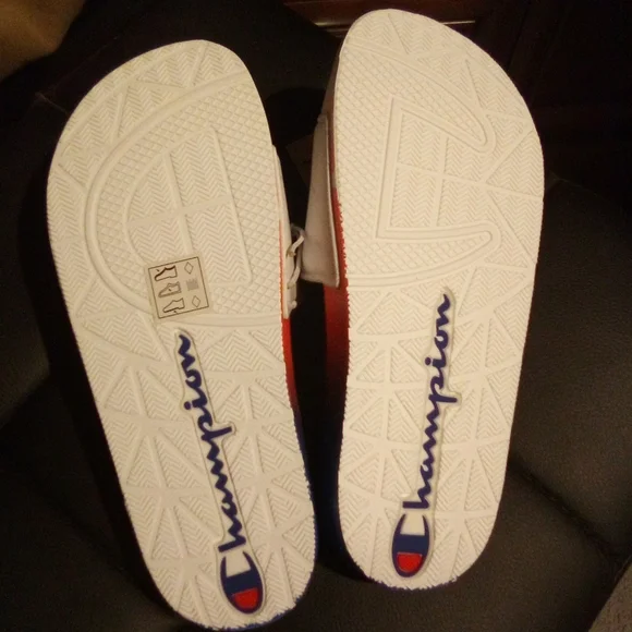 Women's Champion slides - Picture 3 of 5